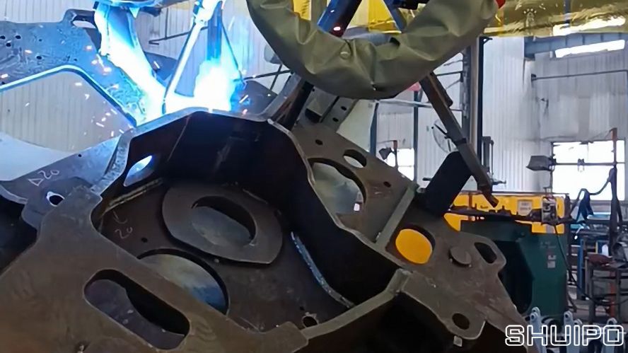 挖掘機(jī)底盤機(jī)器人焊接 挖掘機(jī)底盤機(jī)器人焊接