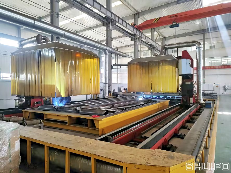 寬體自卸車底板焊接機器人 寬體自卸車底板焊接機器人